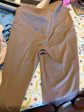 Ingrid & Isabel Maternity Capris in Taupe